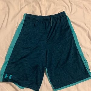Under Armour boys shorts heat gear size Youth XL